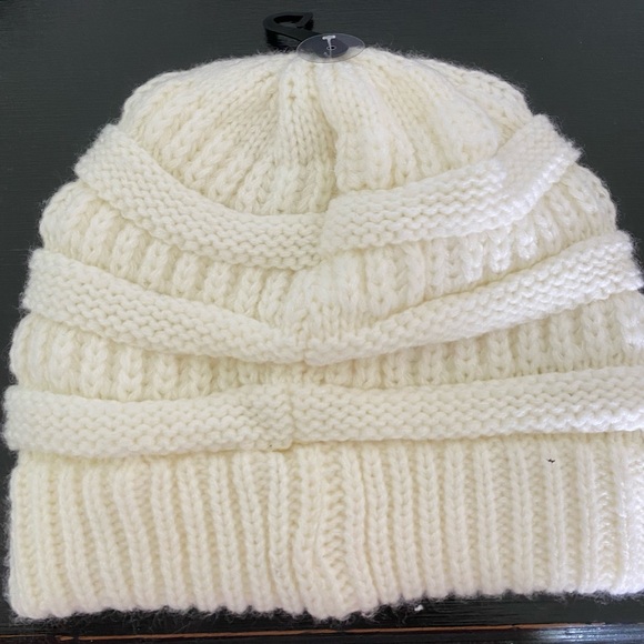 Womens C.C cream colored toboggan - Picture 4 of 7